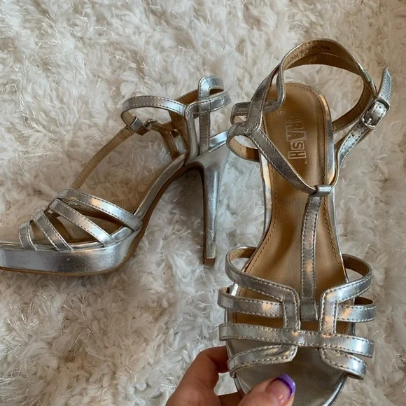 Silver heels - Picture 4 of 5